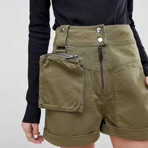 ASOS DESIGN Shorts with Detachable fanny pack - Picture 2 of 7